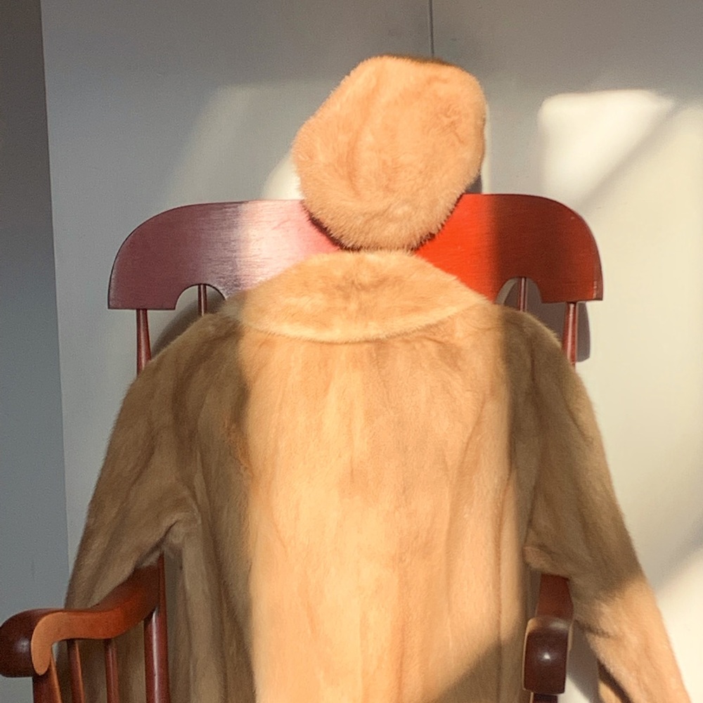 🎀🎀Firm MINK cape w/pockets Fur Mink BLONDE MINK CAPE only.